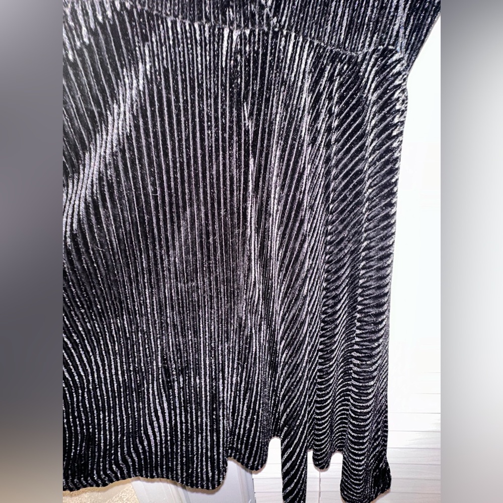 Dresses - Picture 9 of 17
